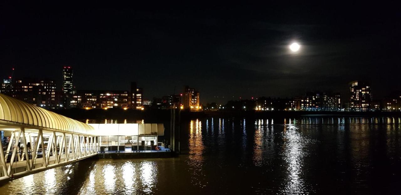 Stunning Massive Bedroom +Direct Thames River View London Exteriör bild