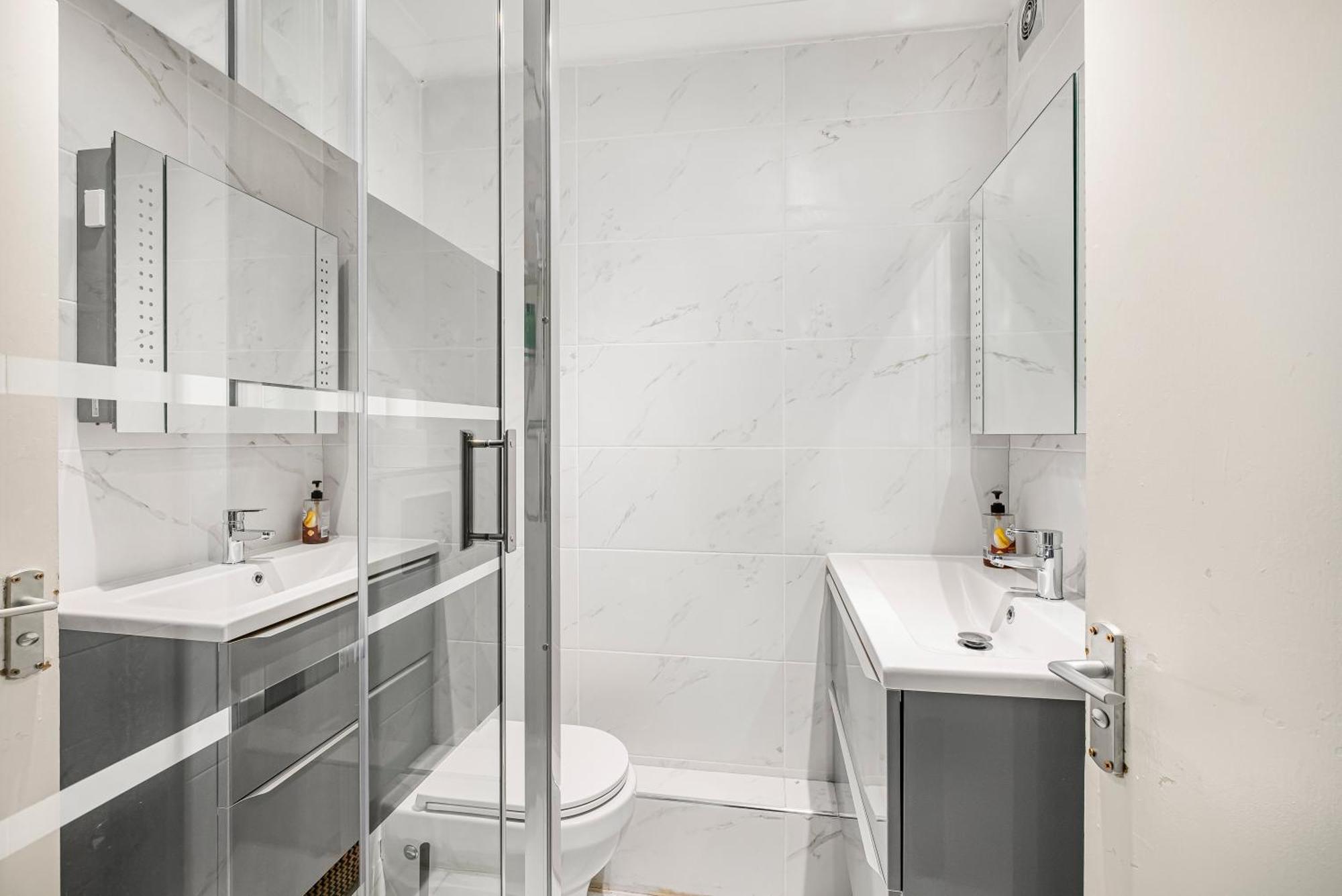 Stunning Massive Bedroom +Direct Thames River View London Exteriör bild