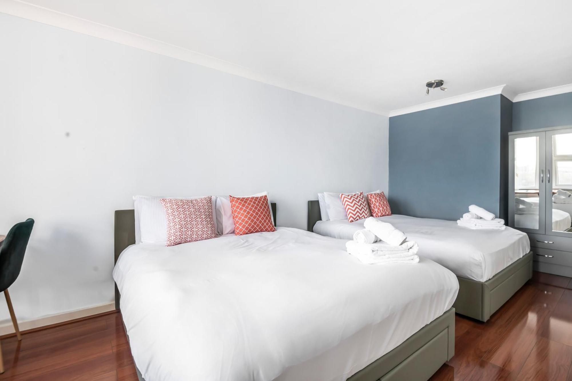 Stunning Massive Bedroom +Direct Thames River View London Exteriör bild